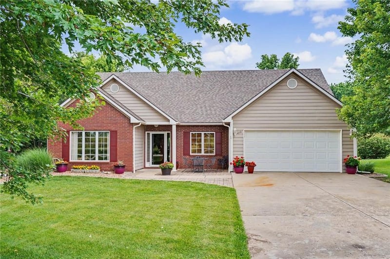 210 High St, Baldwin City, KS 66006