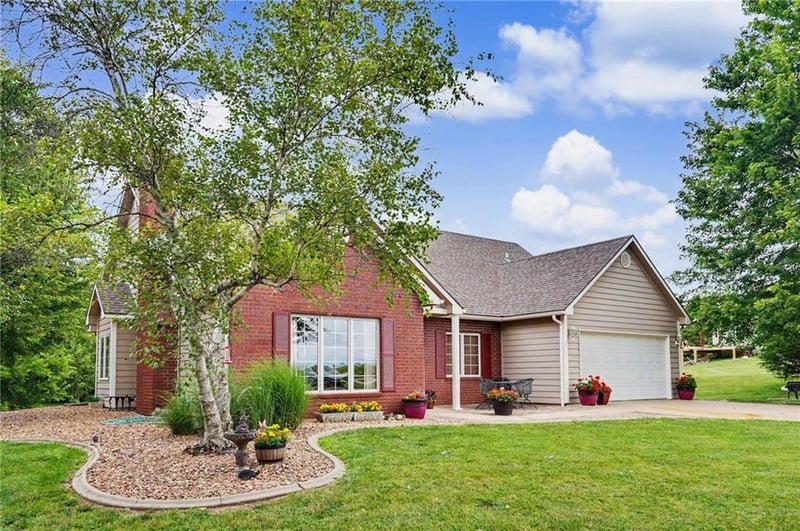 210 High St, Baldwin City, KS 66006