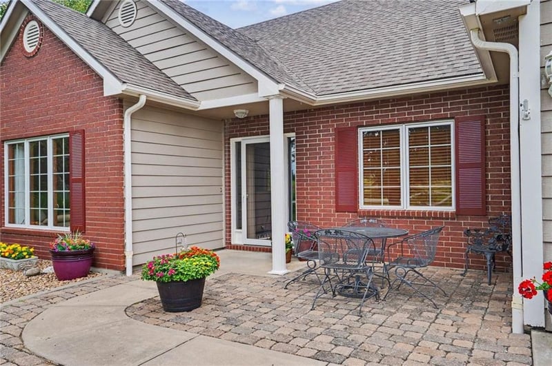 210 High St, Baldwin City, KS 66006