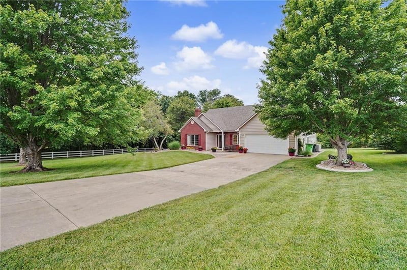 210 High St, Baldwin City, KS 66006