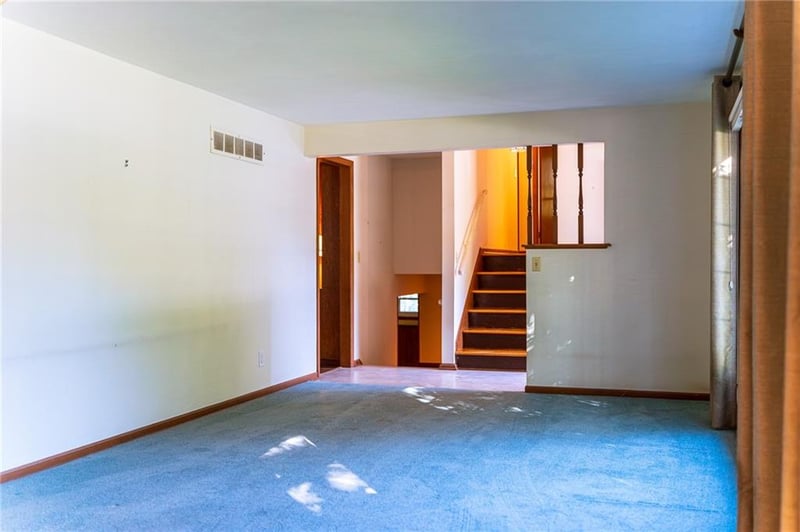 9305 Sturgeon Dr, Overland Park, KS 66212