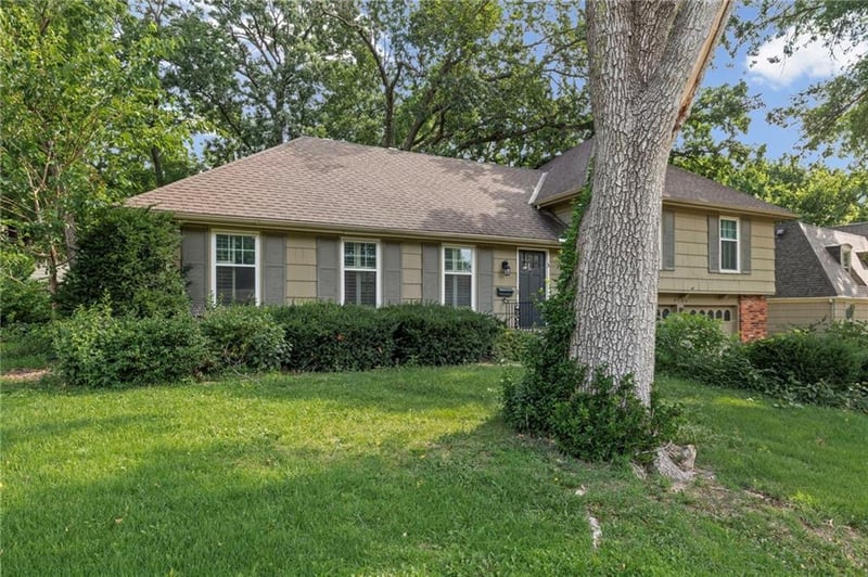9108 106th St, Overland Park, KS 66212