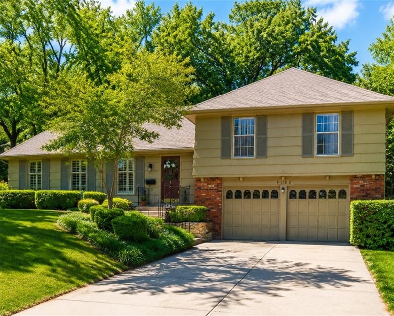 9108 106th St, Overland Park, KS 66212