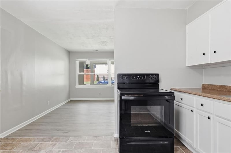 7944 Oak St, Kansas City, MO 64114