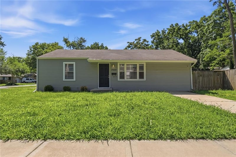 7944 Oak St, Kansas City, MO 64114