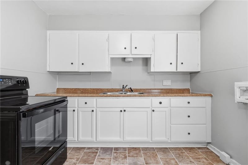 7944 Oak St, Kansas City, MO 64114