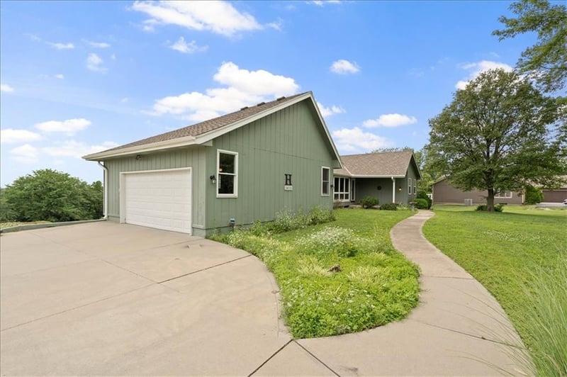28035 89th St, De Soto, KS 66018