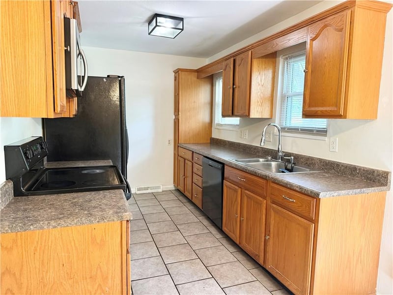 4621 42nd St, Kansas City, MO 64117
