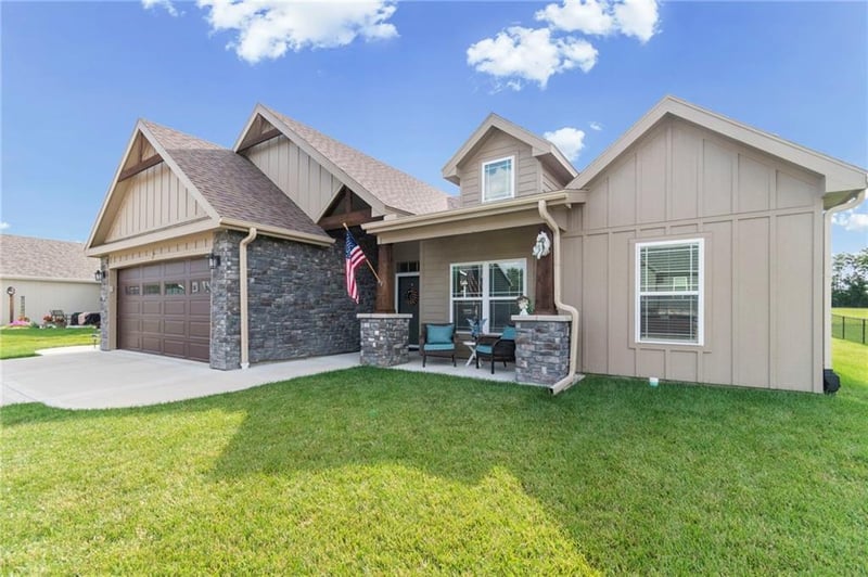 307 Lykins Ln, Cameron, MO 64429
