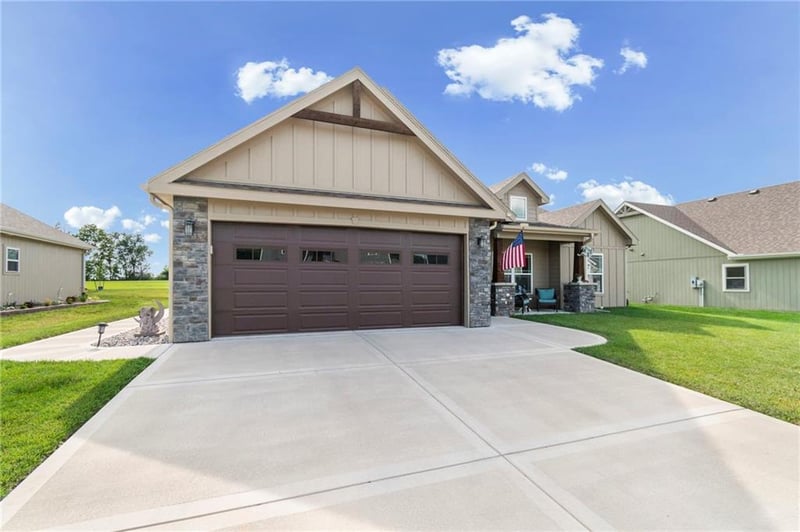 307 Lykins Ln, Cameron, MO 64429