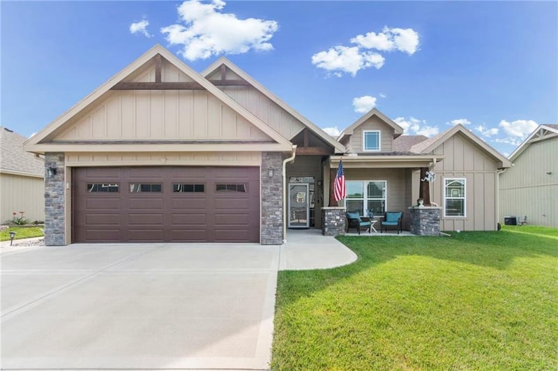 307 Lykins Ln, Cameron, MO 64429