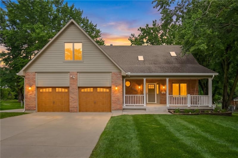 5335 Halsey St, Shawnee, KS 66216