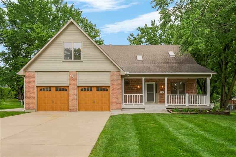 5335 Halsey St, Shawnee, KS 66216