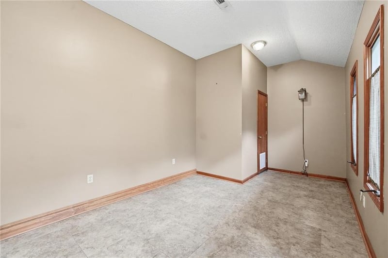 2410 NW 53rd Ter, Kansas City, MO 64151