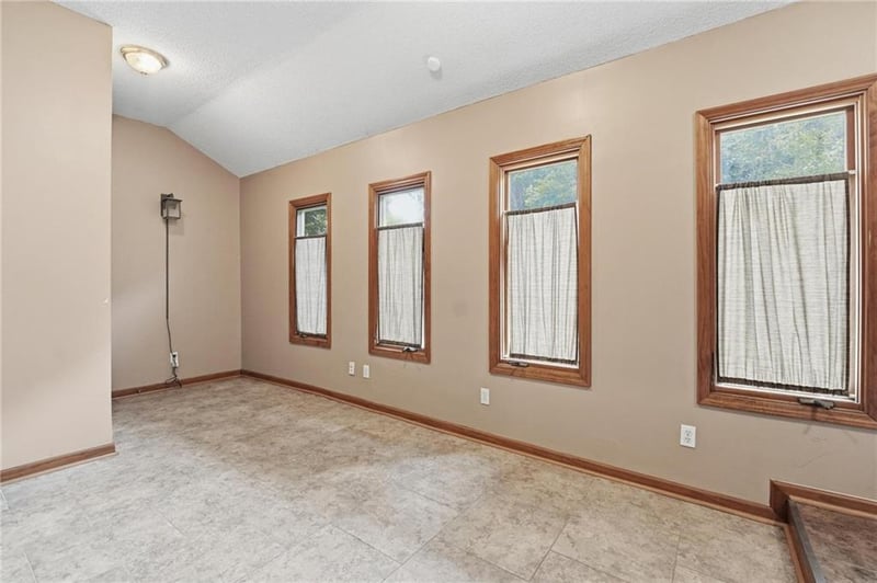 2410 NW 53rd Ter, Kansas City, MO 64151