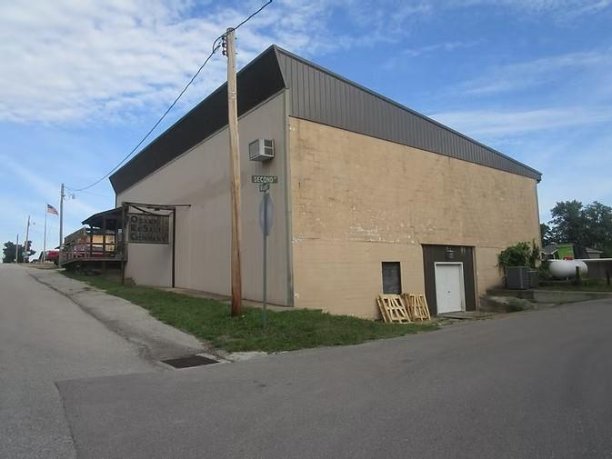 105 Walnut St, Houston, MO 65483