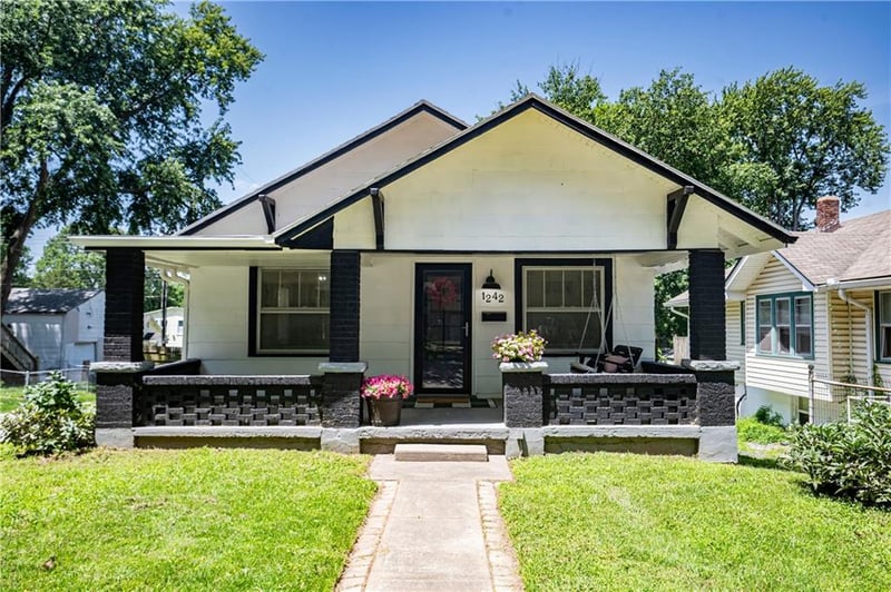 1242 Hardy St, Independence, MO 64052