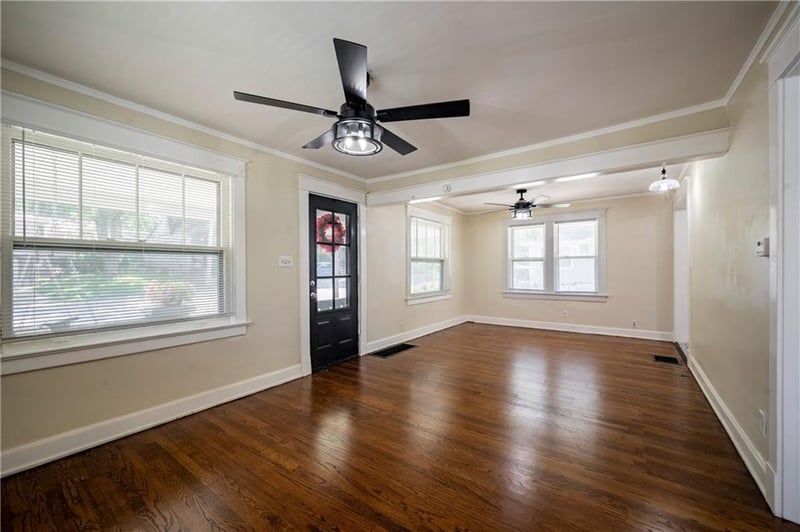 1242 Hardy St, Independence, MO 64052