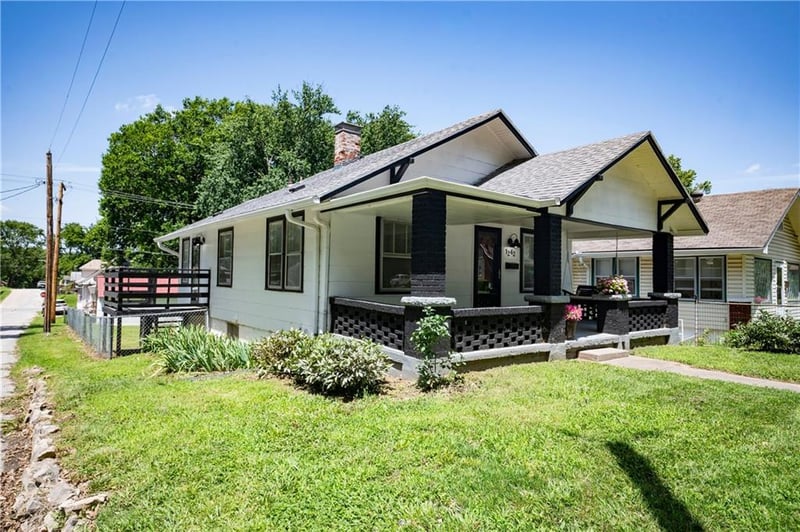 1242 Hardy St, Independence, MO 64052