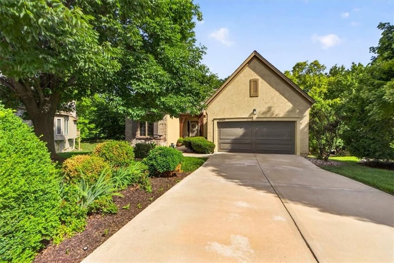 26164 109th St, Olathe, KS 66061