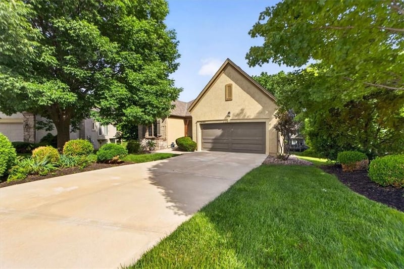 26164 109th St, Olathe, KS 66061