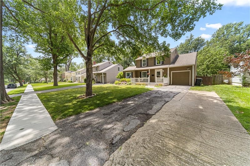 7632 Oak St, Kansas City, MO 64114