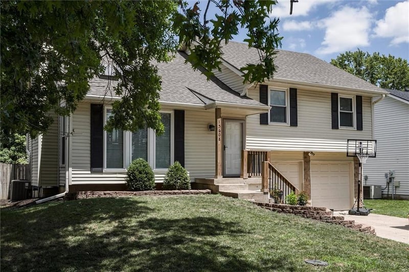 15608 126th Ter, Olathe, KS 66062