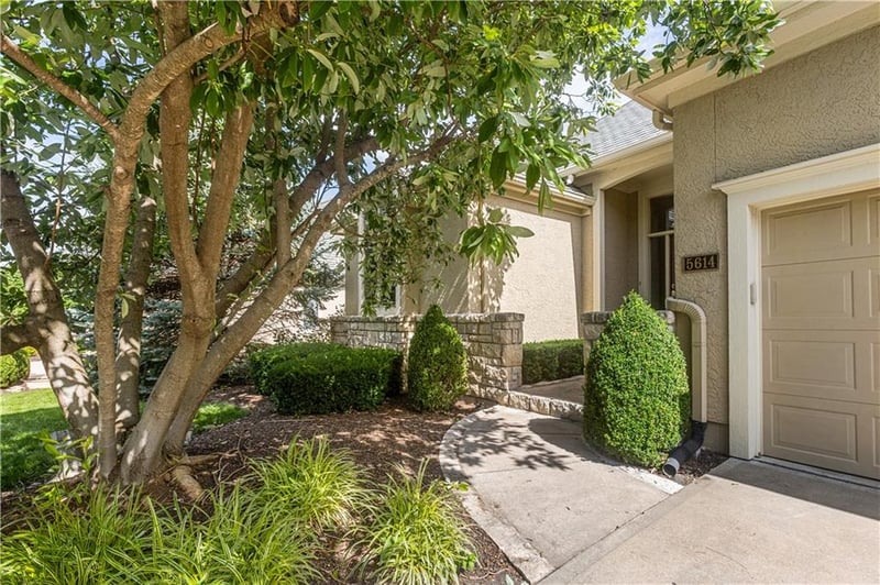 5614 131st Ter, Leawood, KS 66209