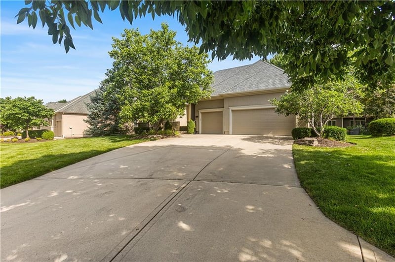 5614 131st Ter, Leawood, KS 66209