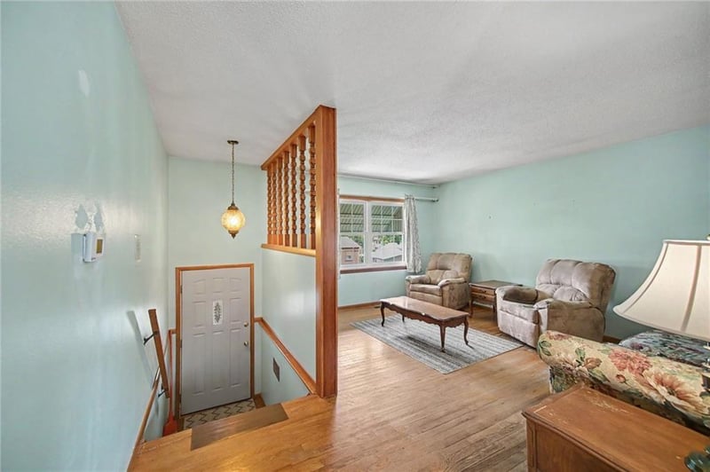 2315 Cardinal Ln, St Joseph, MO 64503