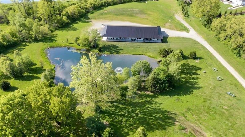 12820 Crooked Rd, Parkville, MO 64152