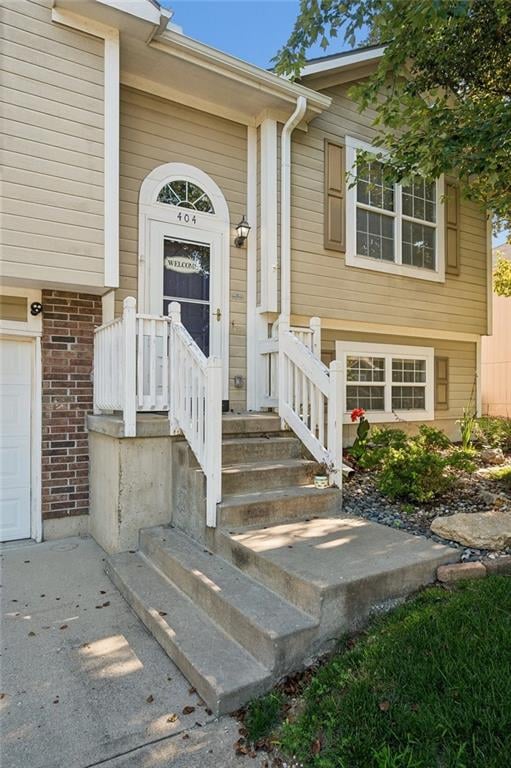 404 Europa Dr, Grain Valley, MO 64029
