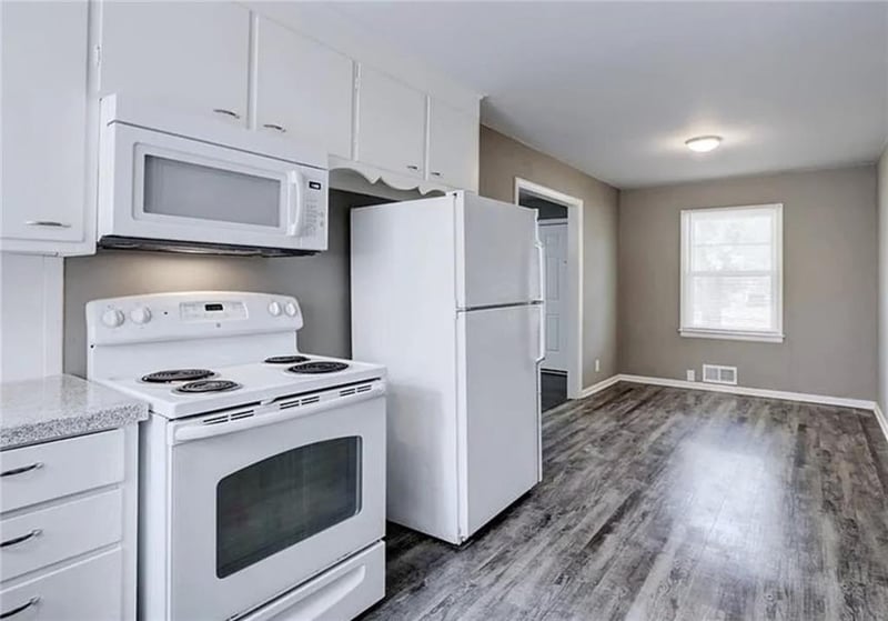 10109 Hillcrest Rd, Kansas City, MO 64134