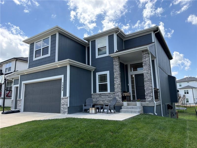1242 Hillmann Ln, Warrensburg, MO 64093