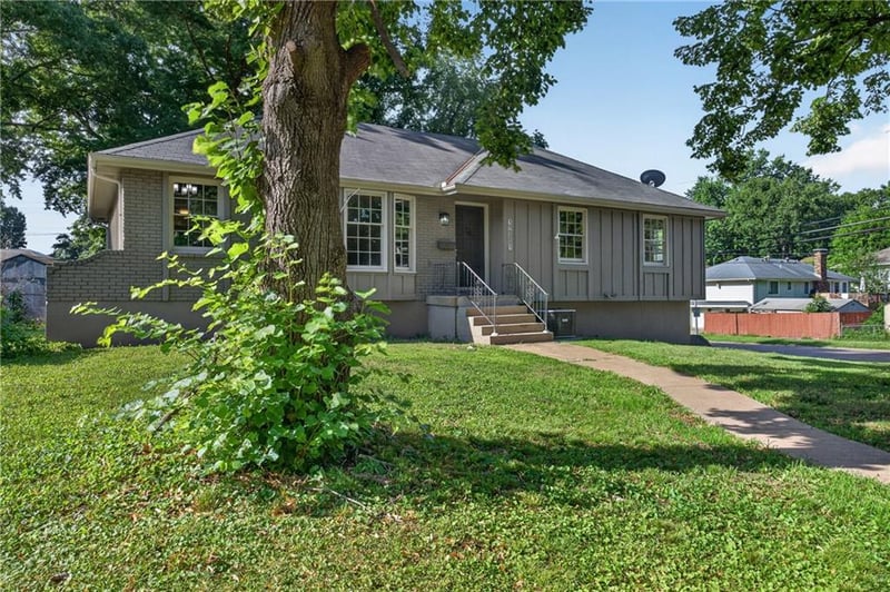 12001 57th St, Kansas City, MO 64133
