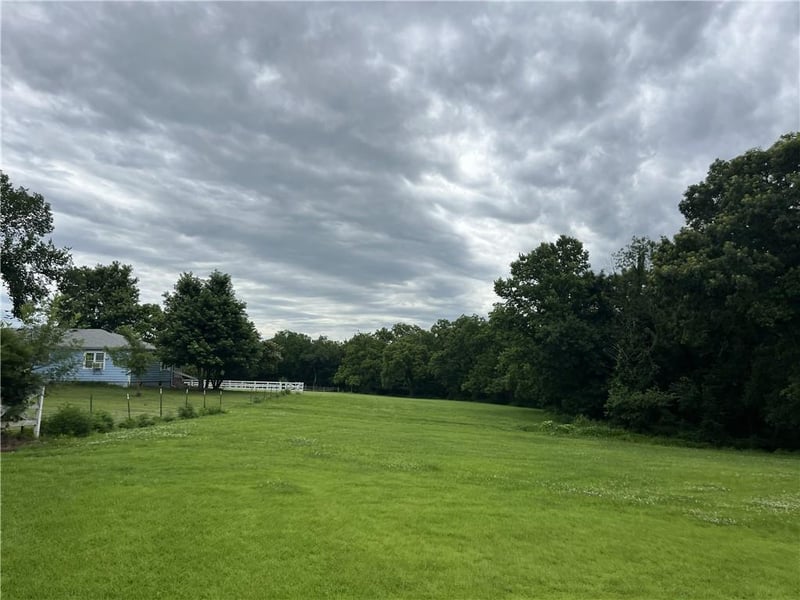 40162 Harmony Rd, Fontana, KS 66026