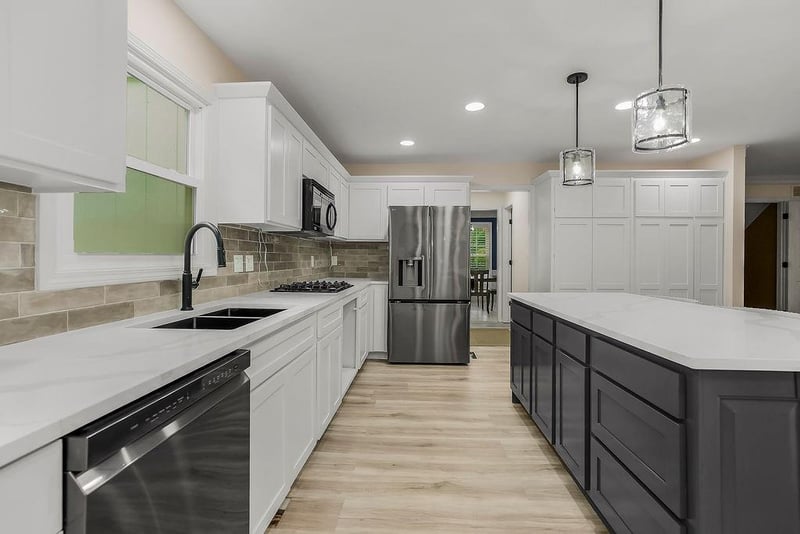 2404 SW Clear Creek Ct, Blue Springs, MO 64015