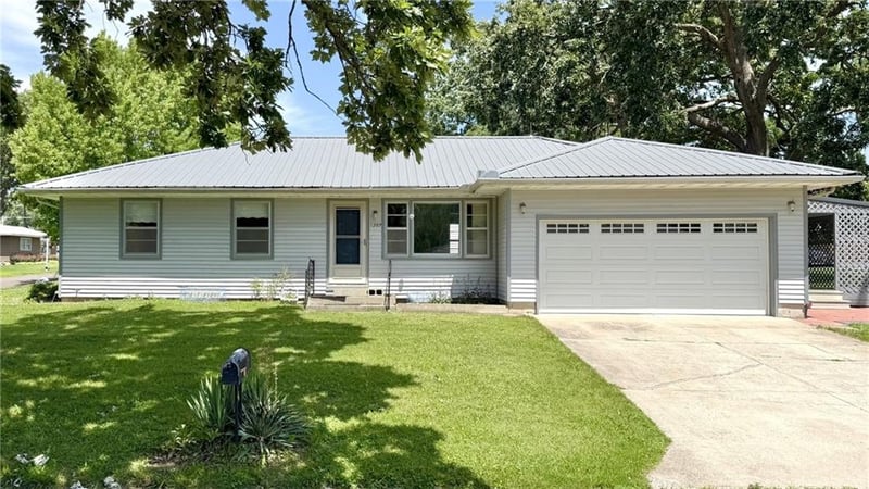1207 Scott St, Trenton, MO 64683