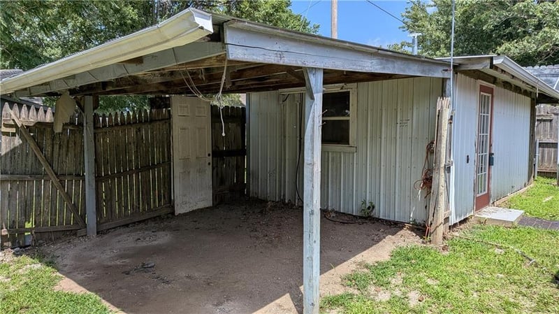 710 Locust St, Pleasant Hill, MO 64080
