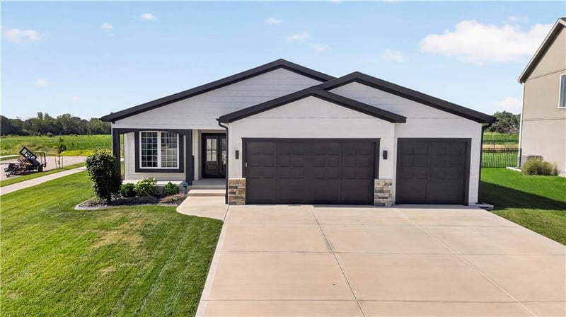 31757 168th Ct, Gardner, KS 66030