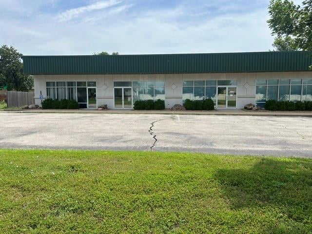 450 Iowa St, Lawrence, KS 66044