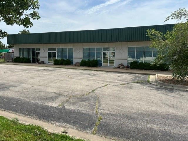 450 Iowa St, Lawrence, KS 66044