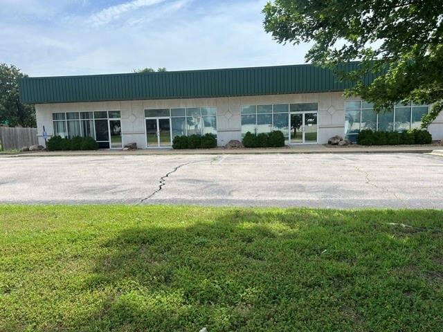 450 Iowa St, Lawrence, KS 66044