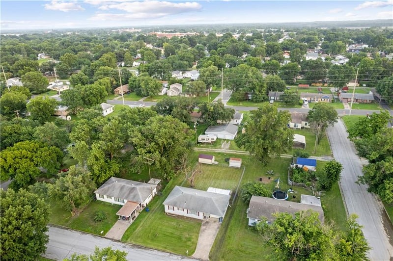 1305 Hibbard St, Coffeyville, KS 67337
