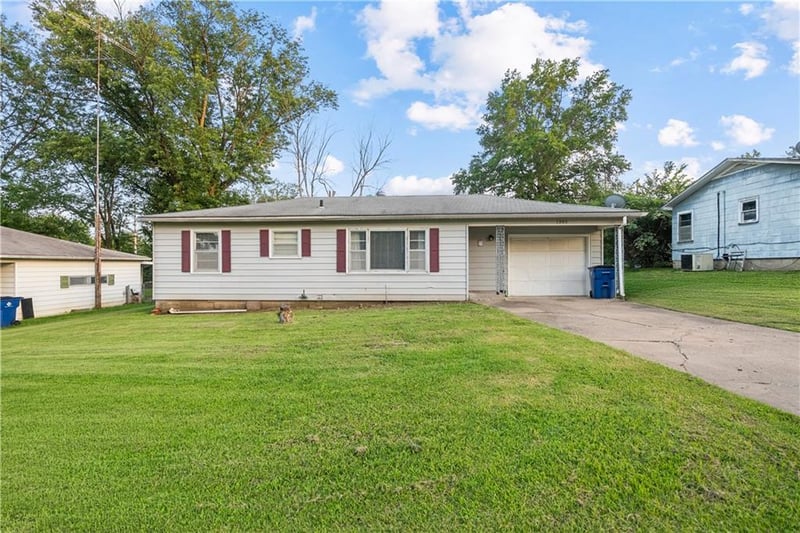 1305 Hibbard St, Coffeyville, KS 67337