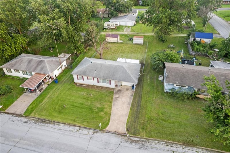 1305 Hibbard St, Coffeyville, KS 67337