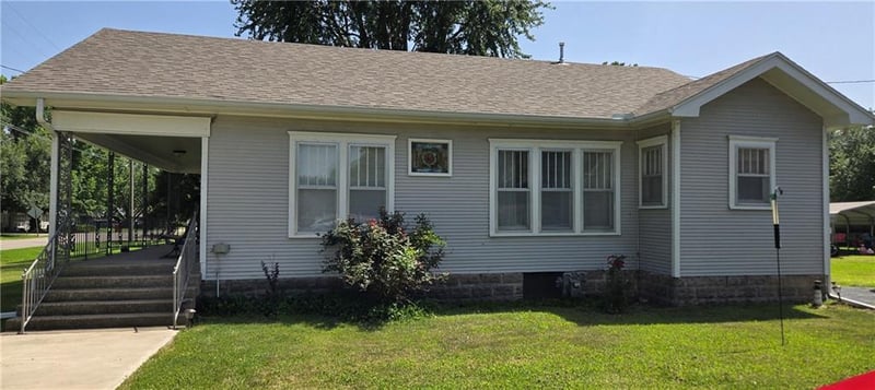 400 S Mount Carmel Rd, Frontenac, KS 66763