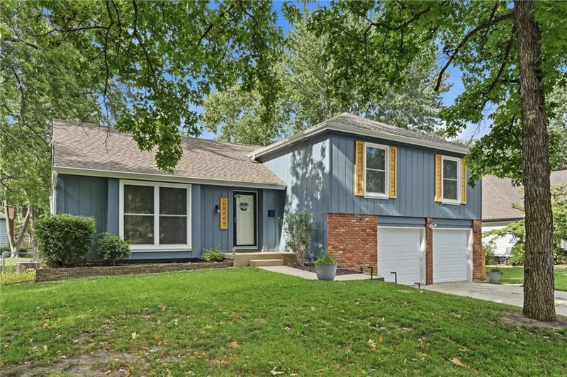 10069 Bluejacket Dr, Overland Park, KS 66214