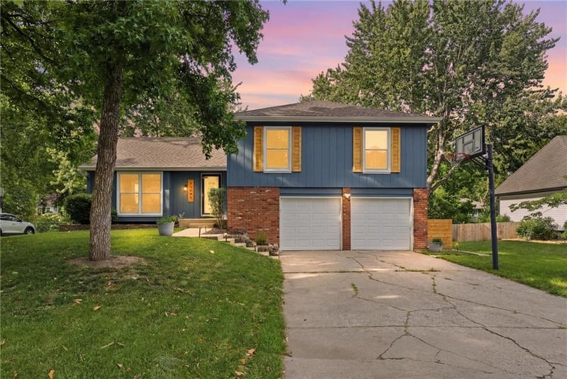 10069 Bluejacket Dr, Overland Park, KS 66214