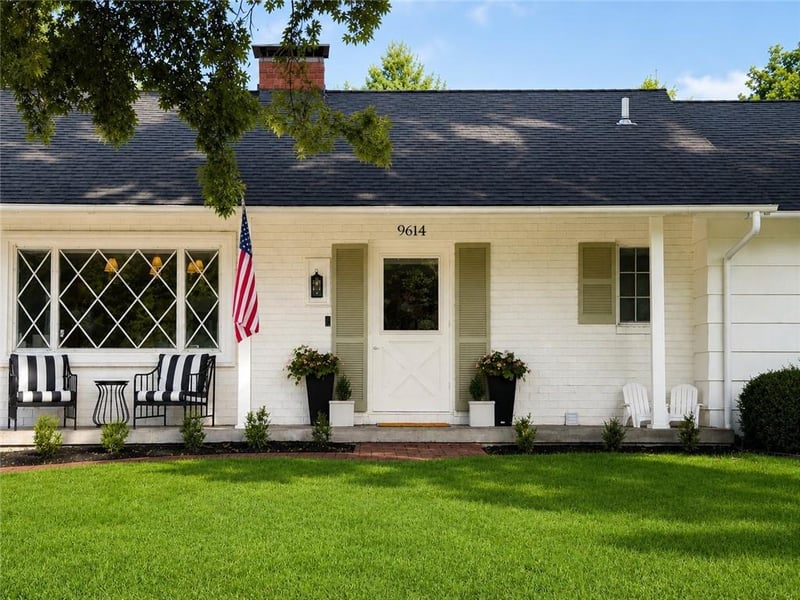 9614 Mohawk Dr, Overland Park, KS 66206